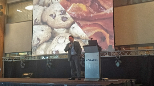 Marcin Kosciak explains IoT and beacons to&nbsp;the crowd at&nbsp;Comarch User Group 2014